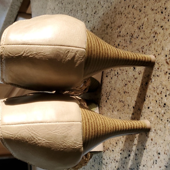 **Clearance** Madden Girl cage sandals - Picture 2 of 12